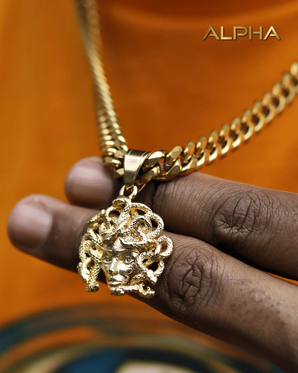 Dije Medusa - Alpha Elements 18k