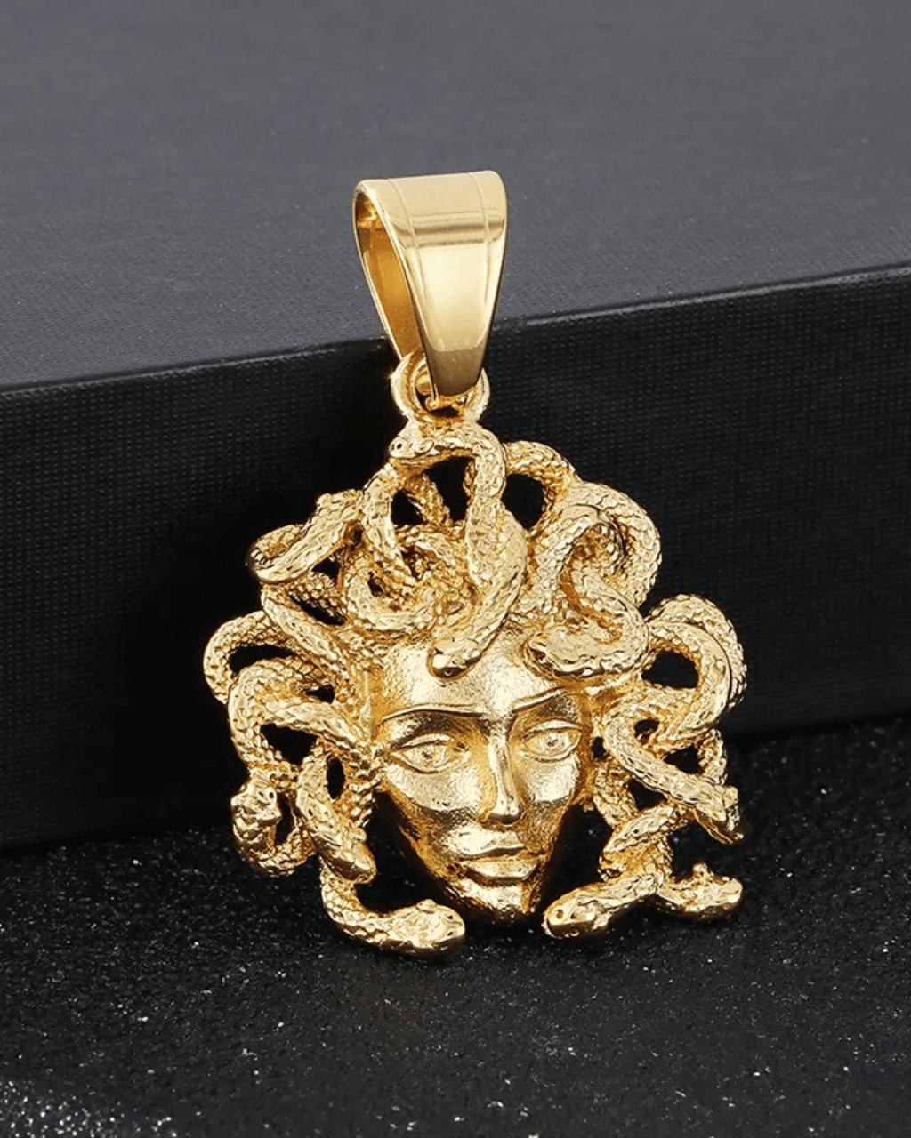 Dije Medusa - Alpha Elements 18k